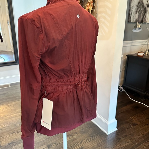 NWT Lululemon Sights Seen Jacket, Size 2, Burgundy - Picture 6 of 8